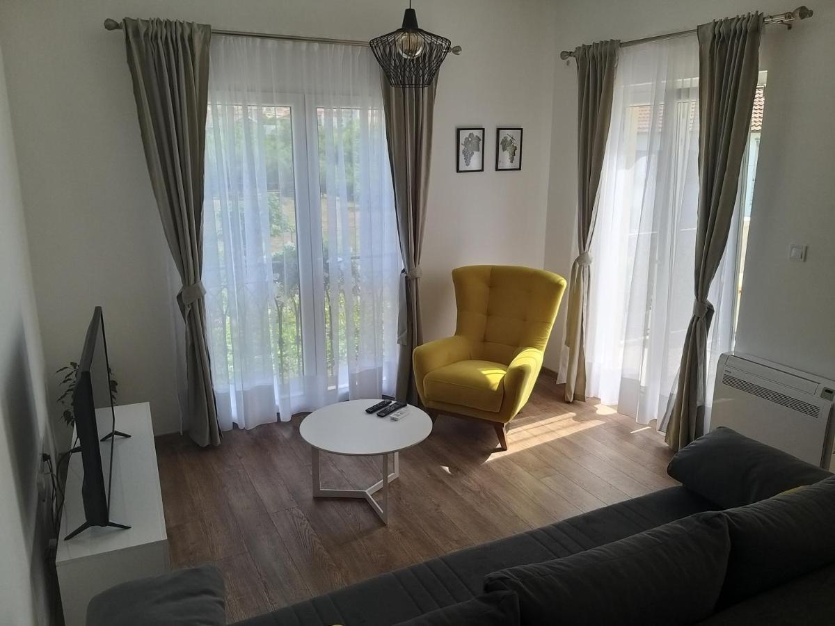 Petivat Gardens Apartamento Exterior foto